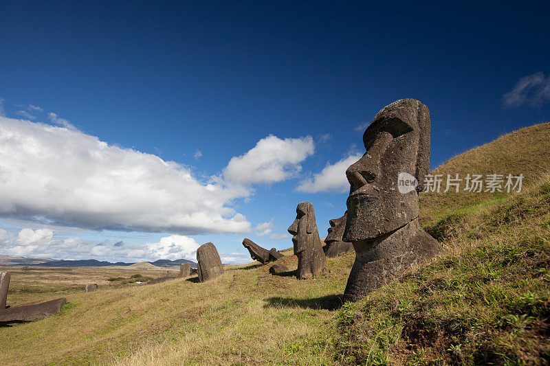 Rano Raraku 上的摩艾石像